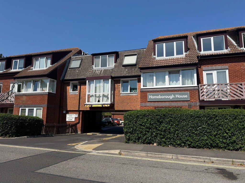 Lot: 96 - GROUND FLOOR ONE-BEDROOM RETIREMENT FLAT - View of Homeborough House